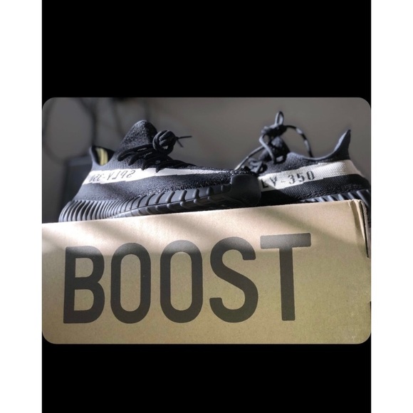 Adidas Yeezy Boost 350 V2 - OREO - Picture 5 of 6